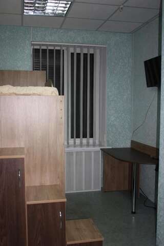 Хостелы Solnechny hotel Днепр Спальное место на двухъярусной кровати в общем номере для мужчин и женщин-3