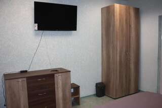 Хостелы Solnechny hotel Днепр Номер с кроватью размера «king-size»-2