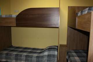 Хостелы Solnechny hotel Днепр Кровать в общем 8-местном номере для мужчин и женщин-4